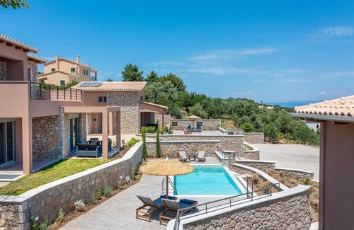 Apolpaina Villa | 31 Blue Villas - Sky Blue Infinity Pool and BBQ Area