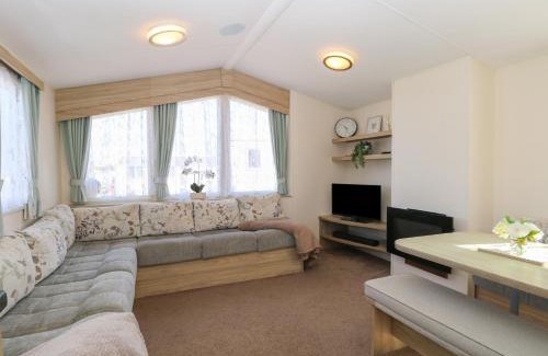 Hopton Casa | 31B Foxburrow Hang