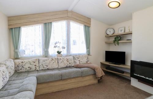Hopton Casa | 31B Foxburrow Hang