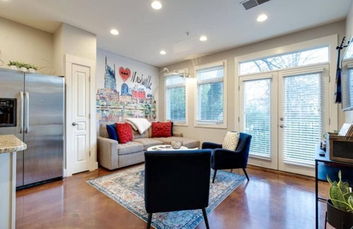 West End Condominio | 3203 Long BLVD