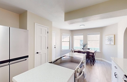 Albuquerque Casa | 》3400sqft w/Heated Pool & Hot Tub, Sleeps 18 & Mtn Views
