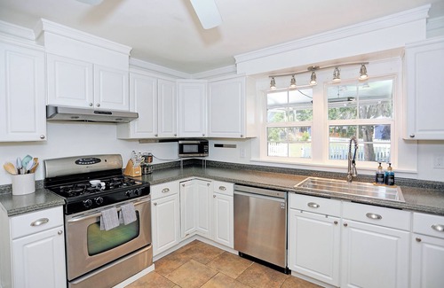 Thunderbolt Casa | 3403 Bannon