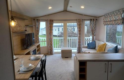 Ayr Otro | 35 Beach Grove - Craig Tara