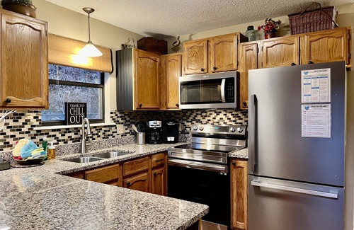Gatlinburg - Pigeon Forge Cabina | Lago de pesca-Chimenea-Bañera de hidromasaje-Gran cubierta nueva-WiFi gratuito-¡Cerca de todo!
