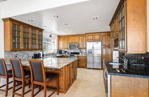 Hollywood Casa | 3525O - Big Blue Beauty: 3 BR, 5 BA House in Oxnard, Sleeps 6