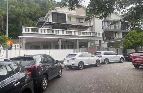 Bayan Lepas Casa | 35PAX 9BR Villa with Kids swimming Pool, KTV, BBQ n Pool Tables near SPICE Arena Penang 9800 SQFT