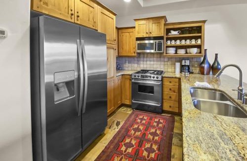 Kimball Junction Casa | 36 Sweet Newpark Townhome on the Creek townhouse