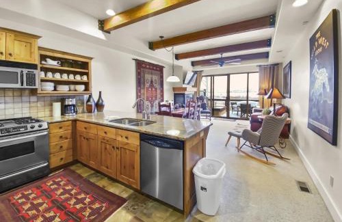 Kimball Junction Casa | 36 Sweet Newpark Townhome on the Creek townhouse