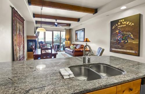 Kimball Junction Casa | 36 Sweet Newpark Townhome on the Creek townhouse