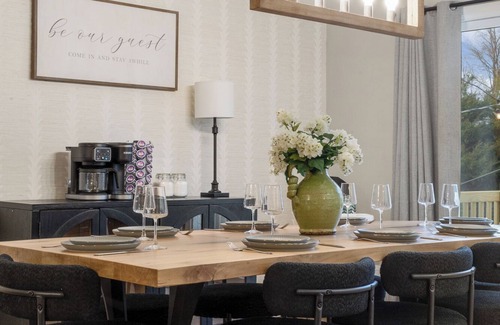 Jeffersonville Casa | 3600SF~Game room~2 Kitchens~Hot Tub~Backyard Games