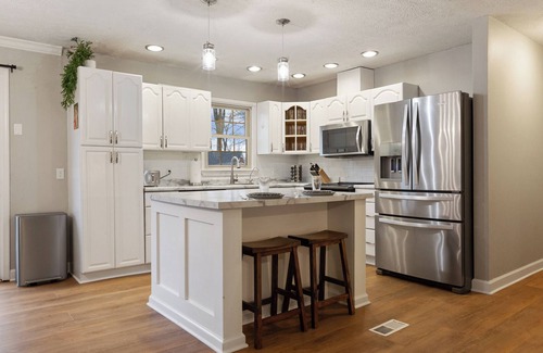 Jeffersonville Casa | 3600SF~Game room~2 Kitchens~Hot Tub~Backyard Games