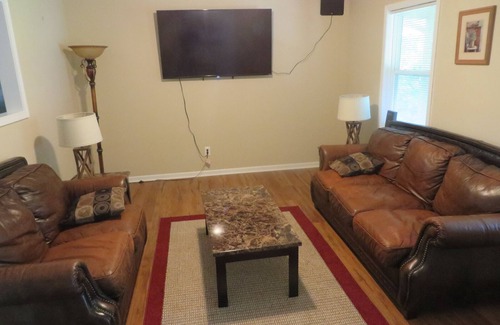 Church Street Casa | 3755 Unit#1 · Cozy King nr ATL, netflix, Disney, Priv 1/2 Bath