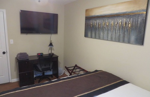 Church Street Casa | 3755 Unit#1 · Cozy King nr ATL, netflix, Disney, Priv 1/2 Bath