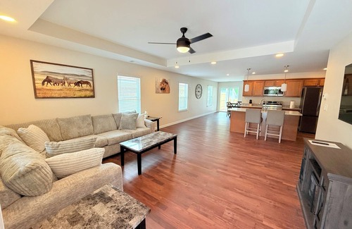 Jeffersonville - Clarksville Casa | 3803 Hamburg pike, New Home 2025, perfect for a family ,With hot tub,