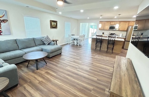 Jeffersonville - Clarksville Casa | 3805 Hamburg pike,New Home 2025, perfect for a family ,With a Jacuzzi hot tub,