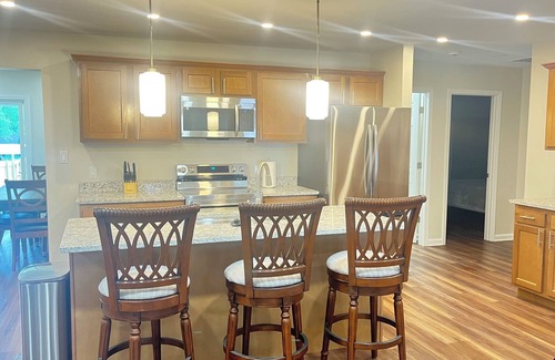 Jeffersonville - Clarksville Casa | 3807 Hamburg pike,New Home 2025, perfect for a family ,With a Jacuzzi hot tub,