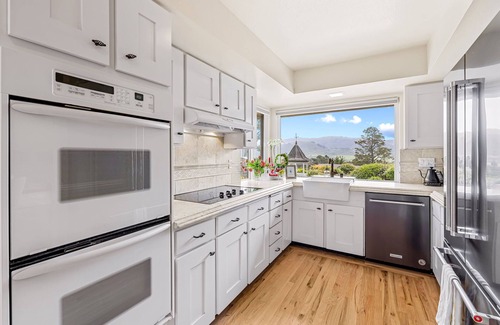 Hatton Fields Casa | 3971 La Sieste - Beautiful Garden, Mountain Views