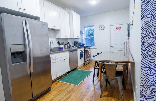 Highland Park Apartamento | 3BD 1.5BTH Bright and Spacious Apt