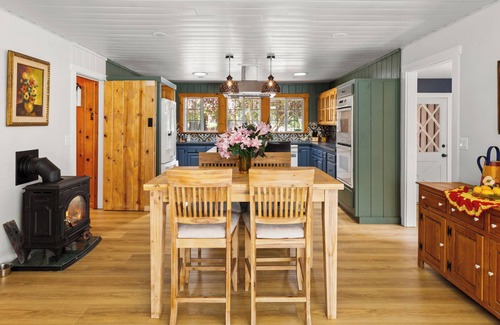 Freestone Casa | 3bd/2ba Redwood Retreat w/pool