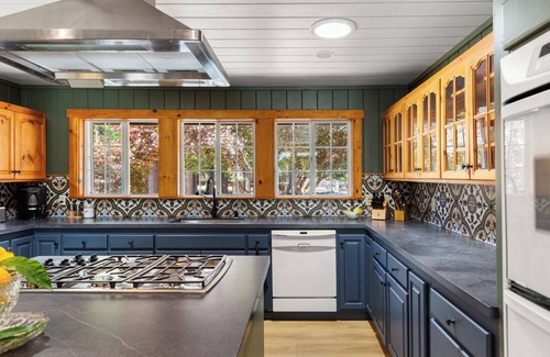 Freestone Casa | 3bd/2ba Redwood Retreat w/pool