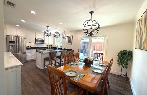 Concord Casa | 3bd/2ba Remodeled Luxury Home + Steam Shower!
