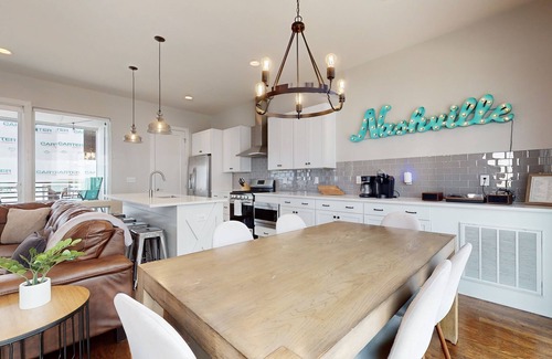 Nashville Casa | 3BD/3.5BA modern townhouse 7 mins from downtown, walking distance to restaurants