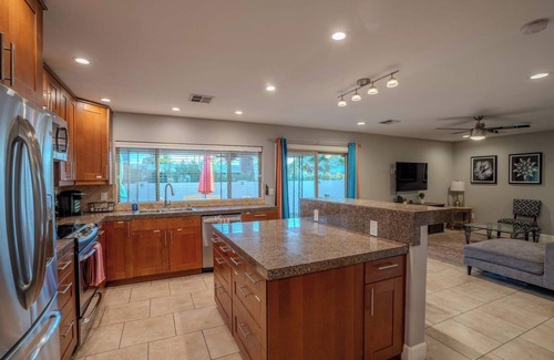 Tami Estates Casa | 3bdr Remodeled, pool resort living & putting Green