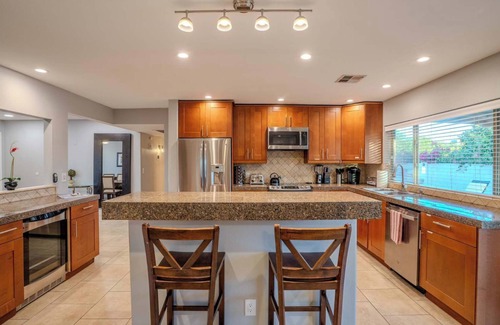 Tami Estates Casa | 3bdr Remodeled, pool resort living & putting Green