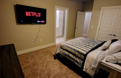 Barker Casa | 3BDRM TOWNHOUSE! 75IN TV...WIFI!