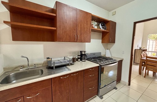 Santa Tecla Casa | 3bedroom Family House in charming Santa Tecla private neighborhood, w/ WiFi, AC