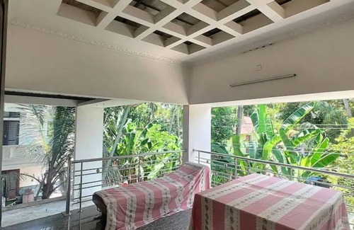 Narakal Casa | 3BHK A/C Family Friendly homestay in Kadamakudy.