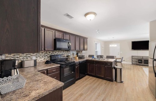 Johnson City Apartamento | 3BR 2.5BA condo near downtown JC