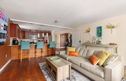 Newark Casa | 3BR/2.5BA Parking Comfort, Style & Convenience