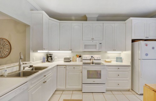 St. Simons Island Condominio | 3br/2.5ba. Views of the Hampton River. Walk to Hampton Point Marina