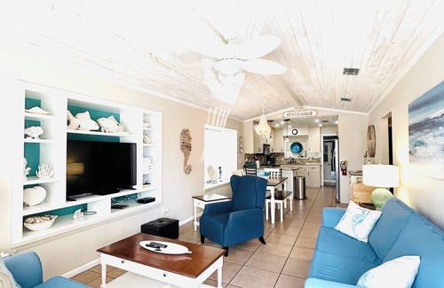 Lower Grand Lagoon Complejo | 3BR/2BA Gem Panama City Beach, FL So Many Amenities! Plus 2 Golf Carts!