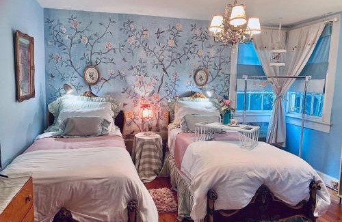 Mid-City Apartamento | 3BR 2BA Historic Mid City family BACH parties FQ!