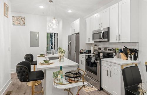 North Philadelphia West Apartamento | 3BR-2BA Luxurious Green Oasis Private Backyard Patio