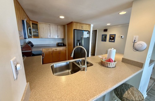 Briarcliffe Acres Condominio | South Tower Espectacular vista al sur, pisos de madera nuevos, preciosas cocinas y baños.