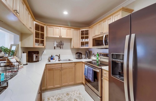 Chula Vista Condominio | 3BR/2BTH Garage, King, Crib, Pool & Hot Tub