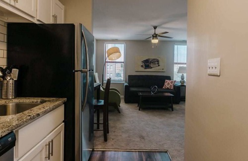 Chatham-Arch Apartamento | 3BR/3BA Combined Apartments Near Lucas Oil Stadium