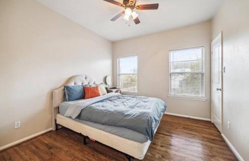 Washington Ave./ Memorial Park Casa | 3BR 3Ba Home l Spacious l Walkable l Washington Ave