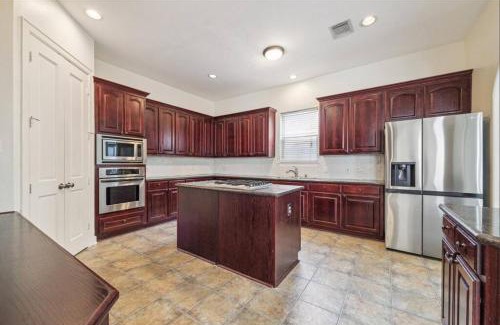 Washington Ave./ Memorial Park Casa | 3BR 3Ba Home l Spacious l Walkable l Washington Ave