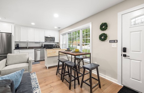 Gainesville Apartamento | 3BR/3BA Newly Built, 5 min to square. Pet+, Full Kitchen, Washer/Dryer, 15+ days