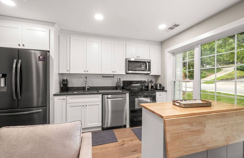 Gainesville Apartamento | 3BR/3BA Newly Built, 5 min to square. Pet+, Full Kitchen, Washer/Dryer, 15+ days