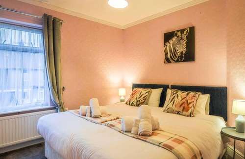 Coventry Casa | 3BR 6beds Garden Free Parking Wifi Near City Centr