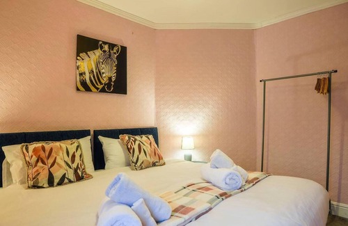 Coventry Casa | 3BR 6beds Garden Free Parking Wifi Near City Centr