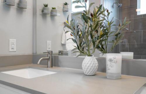 Montopolis Casa | 3BR Austin Escape Private Cowboy Pool & Casita