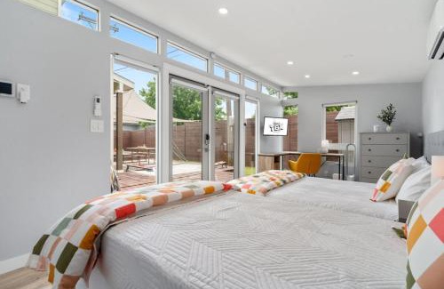 Montopolis Casa | 3BR Austin Escape Private Cowboy Pool & Casita