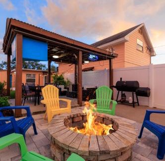 St. Petersburg - Clearwater Casa | 3BR - Beach & Trail - Bikes, Fire Pit, Mini-Golf