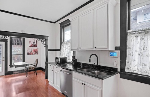 East Midtown Casa | 3BR Beautiful Home in Midtown/Central Gardens